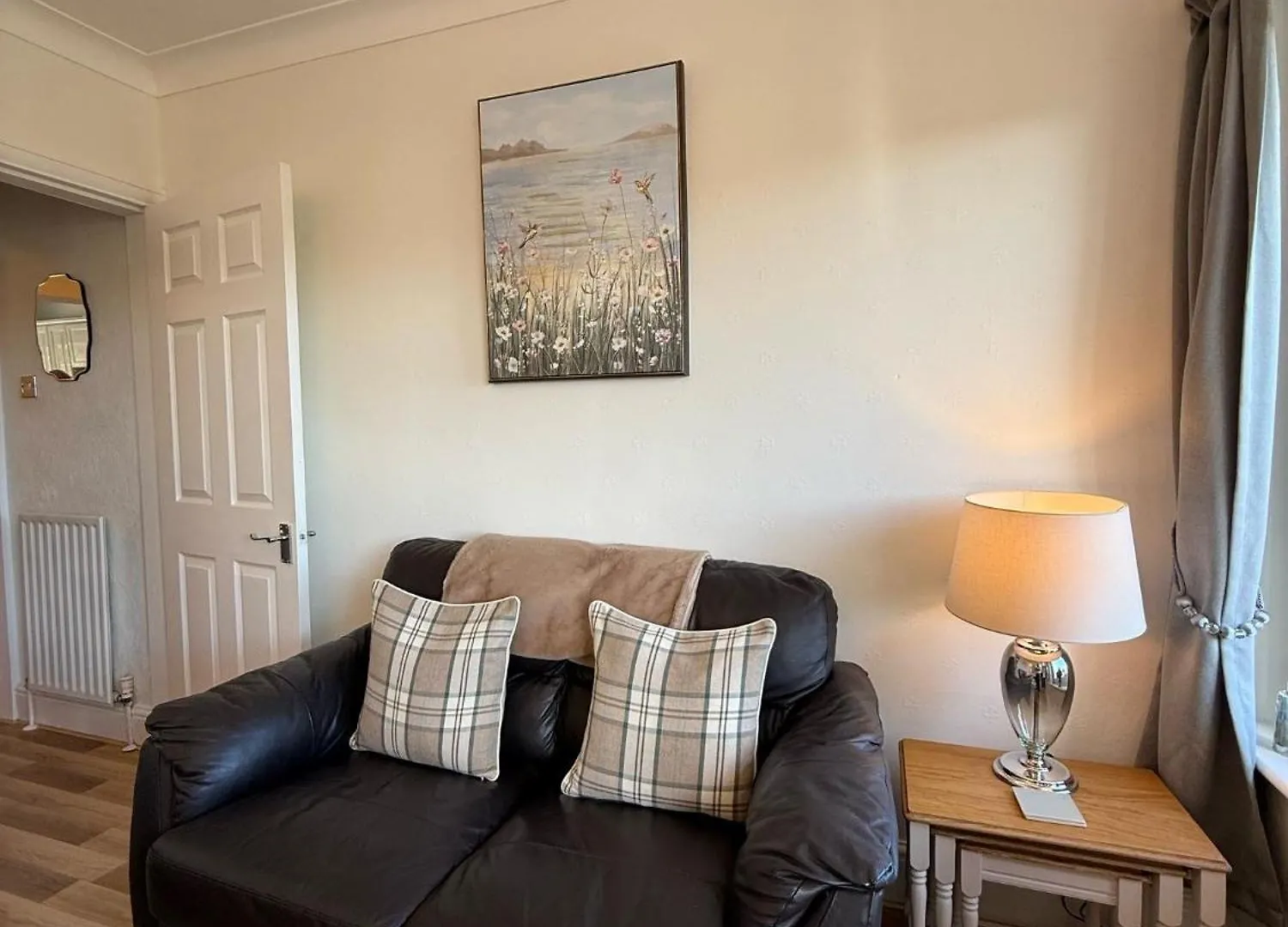 Canalside Lovely Location Walking Distance To East Riddlesden Hall Close To Worth Valley Railway , Haworth, Skipton, Ilkley & Backs On To The Leeds-Liverpool Canal Keighley