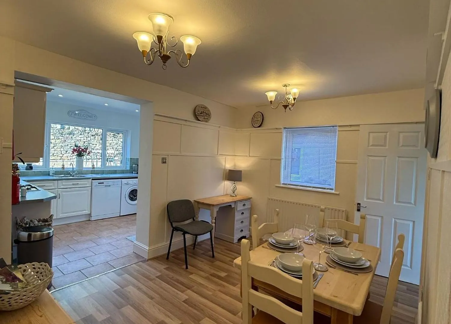 Canalside Lovely Location Walking Distance To East Riddlesden Hall Close To Worth Valley Railway , Haworth, Skipton, Ilkley & Backs On To The Leeds-Liverpool Canal Keighley