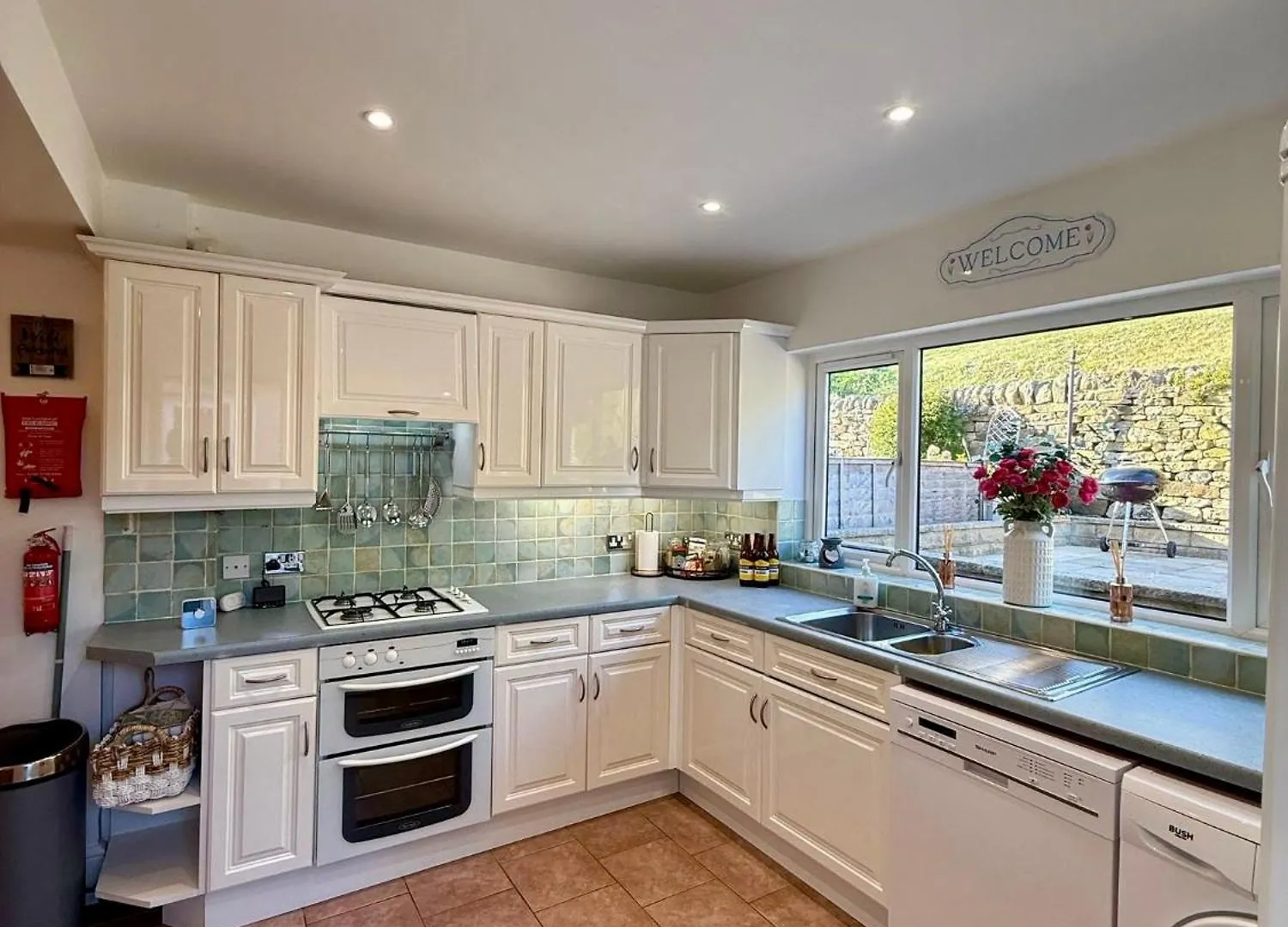 Canalside Lovely Location Walking Distance To East Riddlesden Hall Close To Worth Valley Railway , Haworth, Skipton, Ilkley & Backs On To The Leeds-Liverpool Canal Keighley