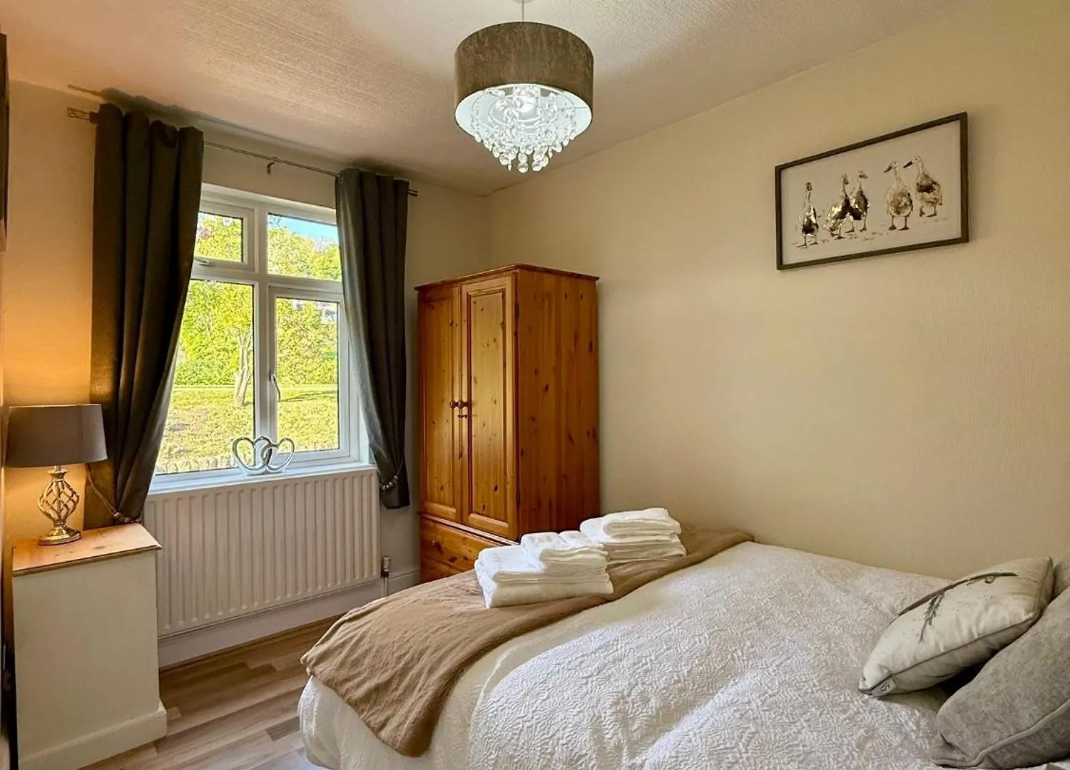 Canalside Lovely Location Walking Distance To East Riddlesden Hall Close To Worth Valley Railway , Haworth, Skipton, Ilkley & Backs On To The Leeds-Liverpool Canal Keighley