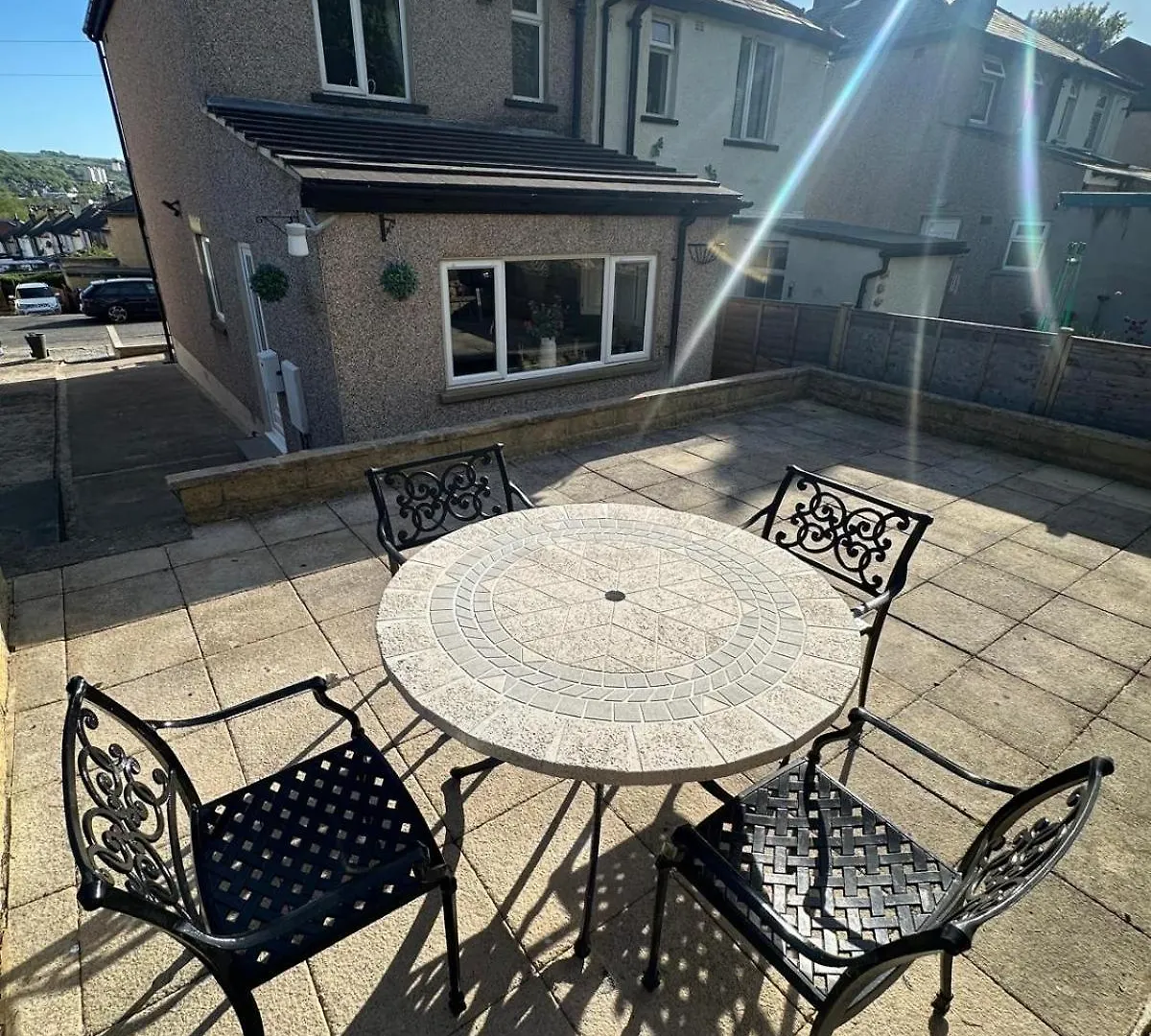 Canalside Lovely Location Walking Distance To East Riddlesden Hall Close To Worth Valley Railway , Haworth, Skipton, Ilkley & Backs On To The Leeds-Liverpool Canal Keighley 0*,