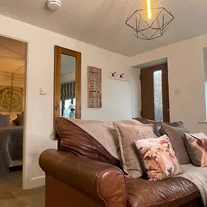  Holiday home Hollies