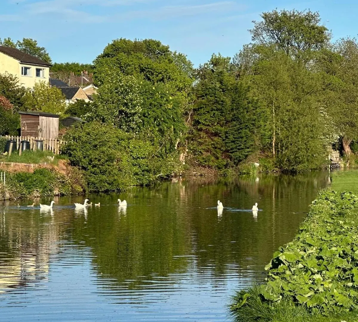 Vakantiehuis Canalside Lovely Location Walking Distance To East Riddlesden Hall Close To Worth Valley Railway , Haworth, Skipton, Ilkley & Backs On To The Leeds-Liverpool Canal Keighley Verenigd Koninkrijk