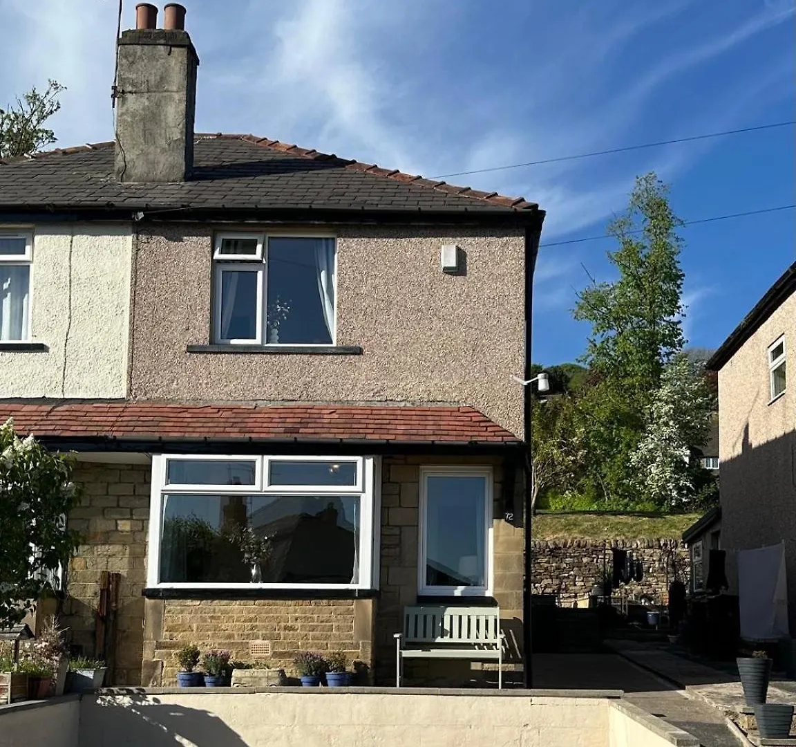 Vakantiehuis Canalside Lovely Location Walking Distance To East Riddlesden Hall Close To Worth Valley Railway , Haworth, Skipton, Ilkley & Backs On To The Leeds-Liverpool Canal Keighley