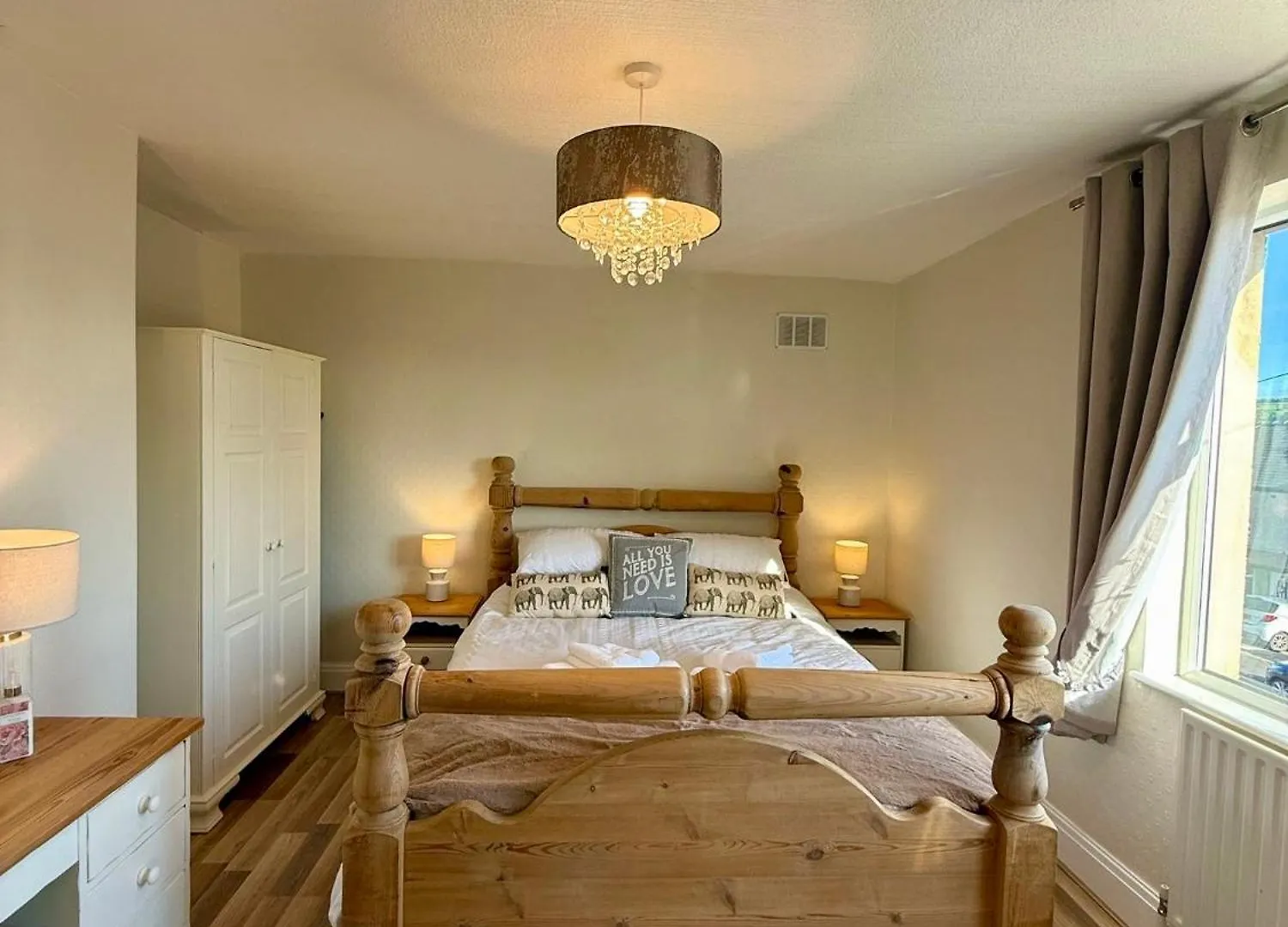 Vakantiehuis Canalside Lovely Location Walking Distance To East Riddlesden Hall Close To Worth Valley Railway , Haworth, Skipton, Ilkley & Backs On To The Leeds-Liverpool Canal Keighley