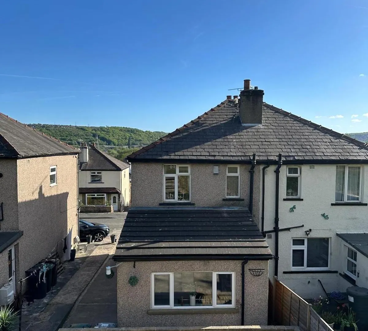 Canalside Lovely Location Walking Distance To East Riddlesden Hall Close To Worth Valley Railway , Haworth, Skipton, Ilkley & Backs On To The Leeds-Liverpool Canal Keighley